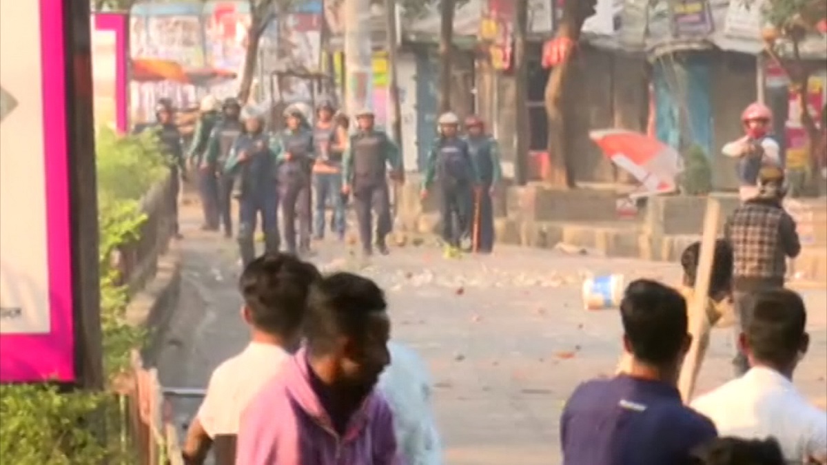 চট্টগ্রামে পুলিশের সঙ্গে বিএনপি নেতাকর্মীদের সংঘর্ষ
