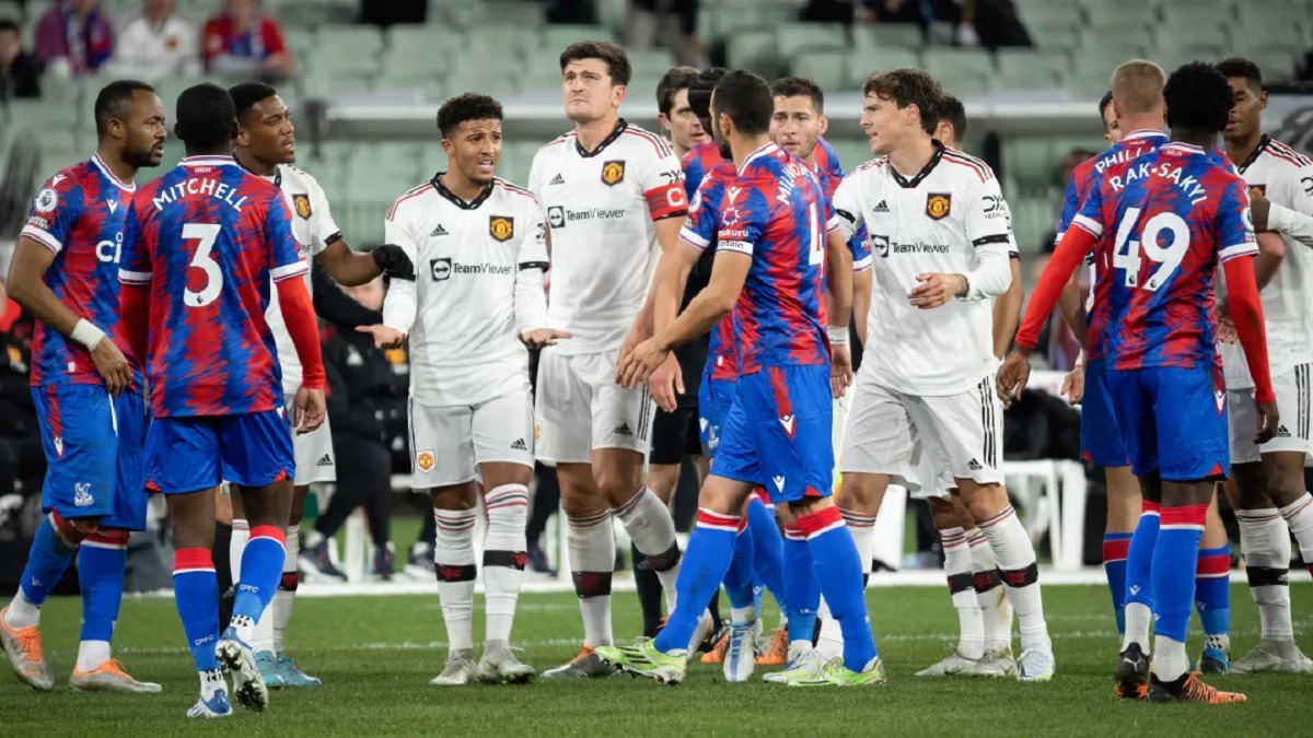 দ্বিতীয়স্থানে ওঠার হাতছানিতে মাঠে নামবে ম্যানইউ