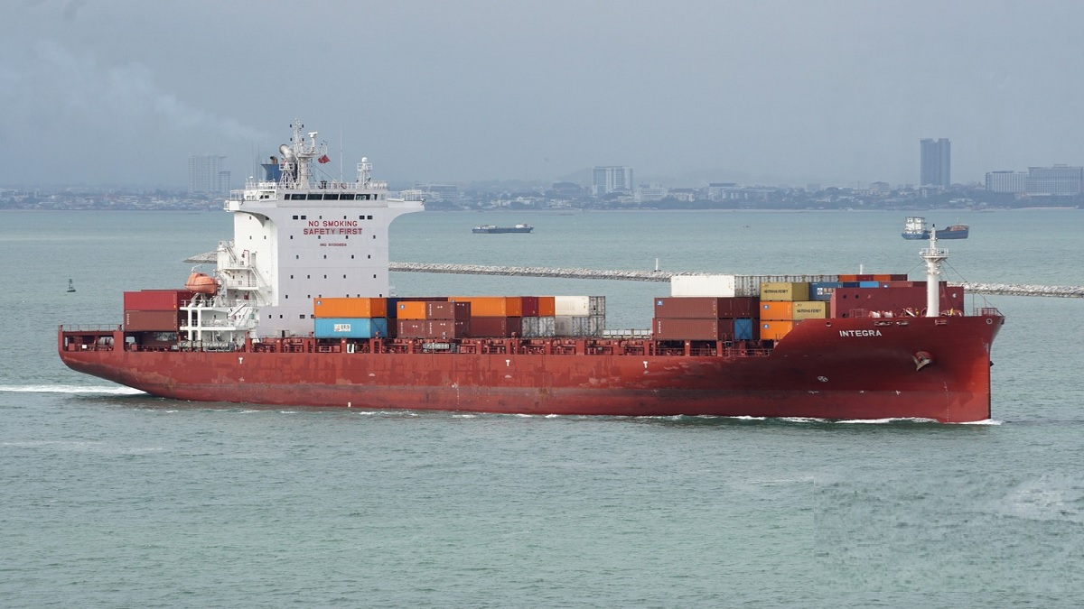 চট্টগ্রাম বন্দর থেকে কন্টেইনারে মালয়েশিয়া গেল কিশোর, জীবিত উদ্ধার