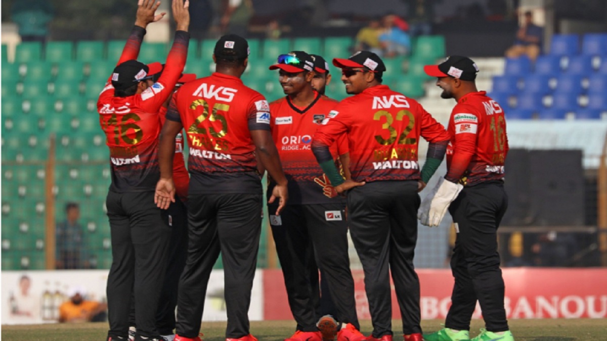 আবারও হারের বৃত্তে খুলনা, টানা ৫ জয় তুলে নিলো কুমিল্লা