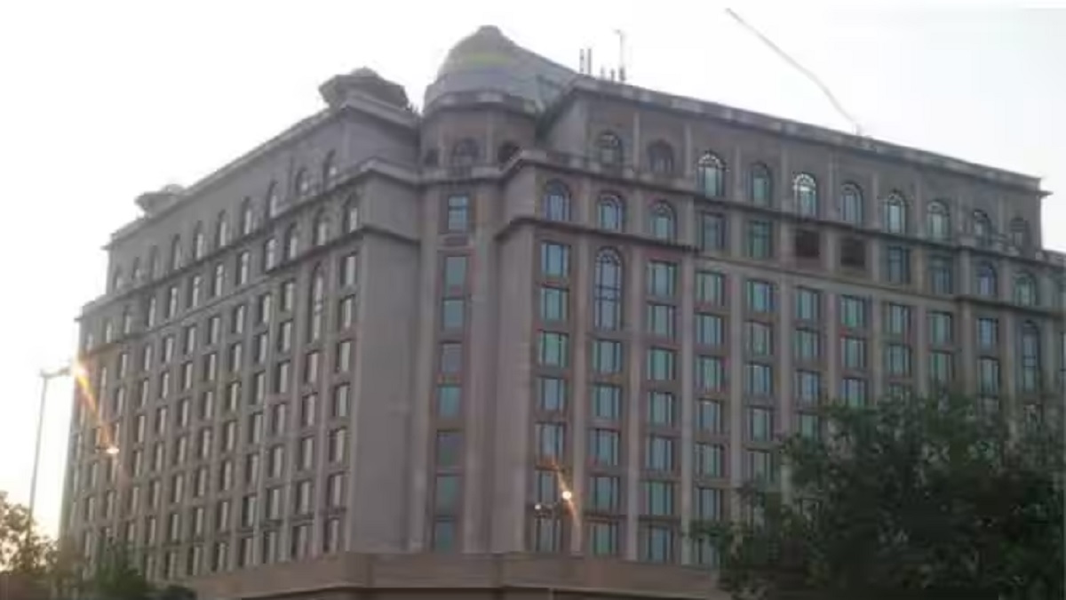 ৫ স্টার হোটেলে ৪ মাস থেকে বিল না দিয়ে পালালেন এক ব্যক্তি