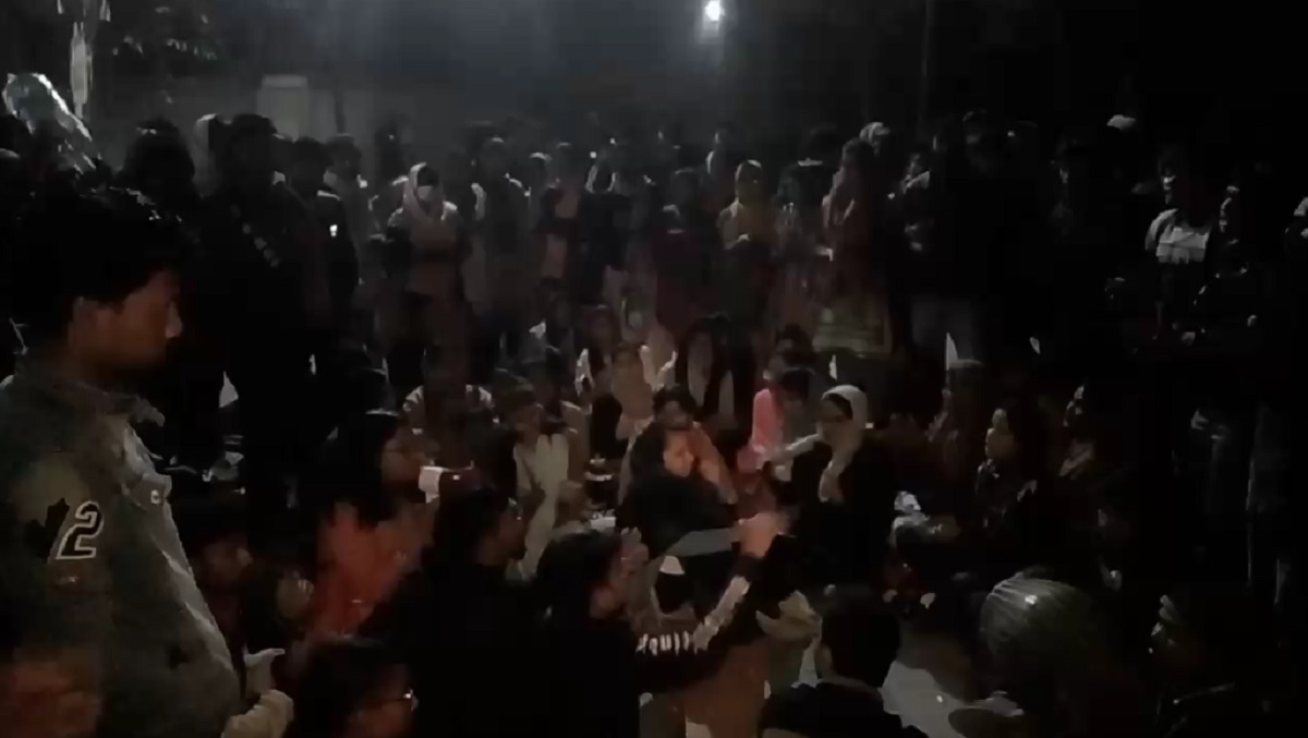 মন্দির নির্মাণের দাবিতে হাবিপ্রবিতে হিন্দু শিক্ষার্থীদের অবস্থান কর্মসূচি