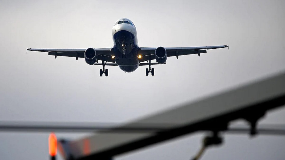 মস্কো-গোয়াগামী ফ্লাইটে বোমা আতঙ্ক, গুজরাটে জরুরি অবতরণ