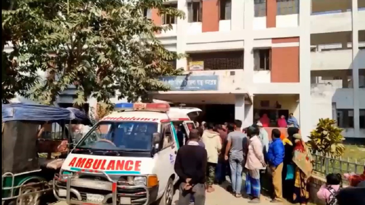 গোপালগঞ্জে ভাবীকে গাছের সাথে বেঁধে আগুন ধরিয়ে দিলো দেবর!