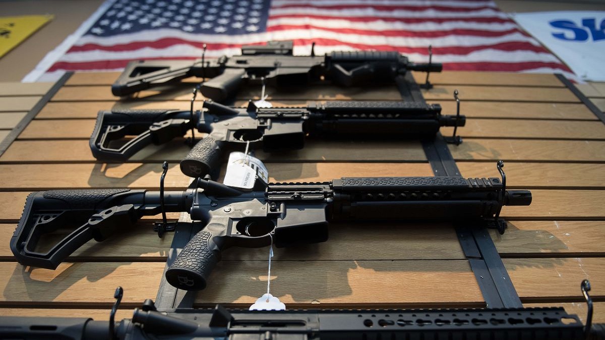 যুক্তরাষ্ট্রে বন্দুক সহিংসতা; অস্ত্র আইন কড়াকড়ির দাবি