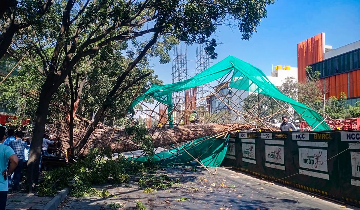ভারতে মেট্রোর পিলার ভেঙে মা-ছেলের মৃত্যু