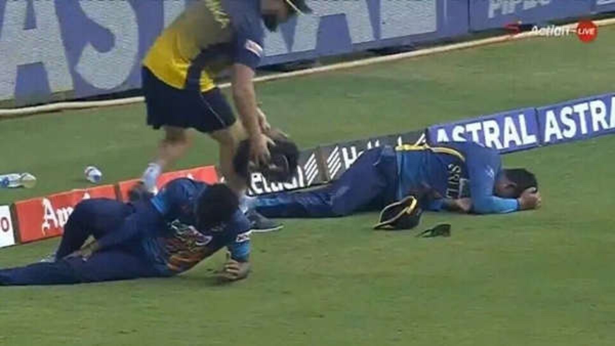 কোহলির চার বাঁচাতে গিয়ে ২ লঙ্কান ফিল্ডারের মধ্যে সংঘর্ষ (ভিডিও)