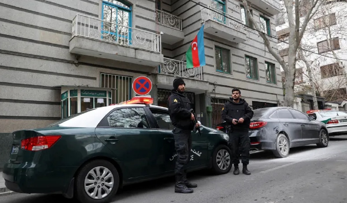 ইরানে আজারবাইজানের দূতাবাসে বন্দুক হামলা, নিহত ১