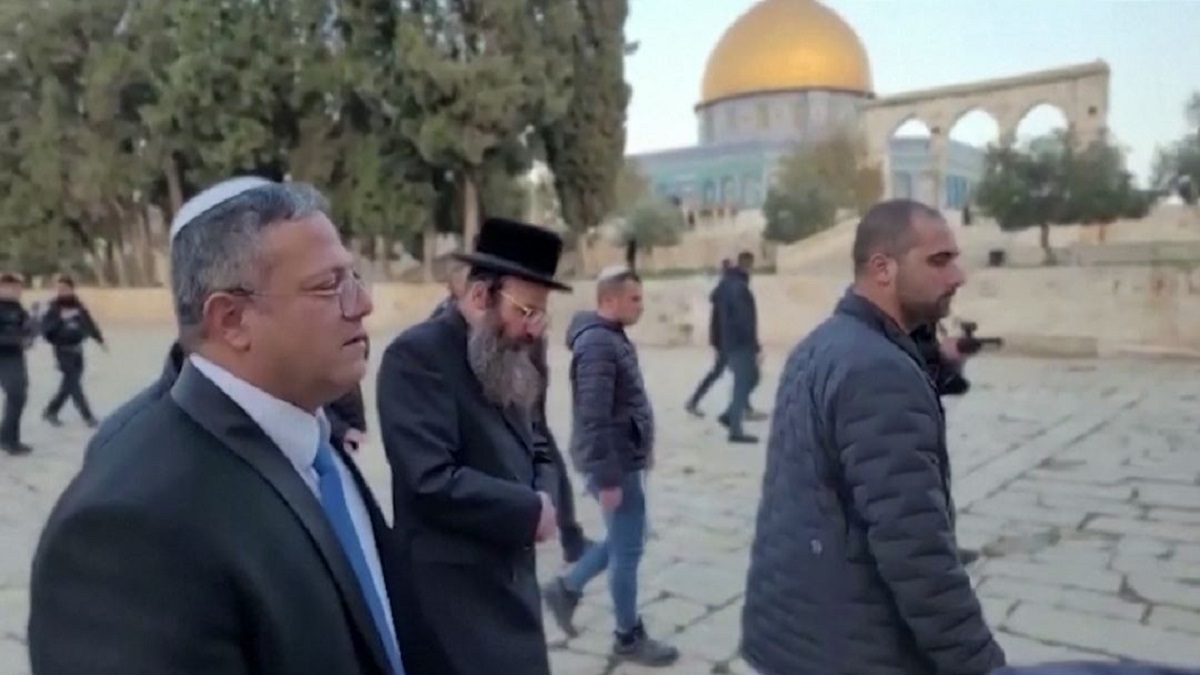 আল-আকসা মসজিদে ইসরায়েলি প্রতিরক্ষামন্ত্রীর সফরকে ঘিরে বাড়ছে উত্তেজনা