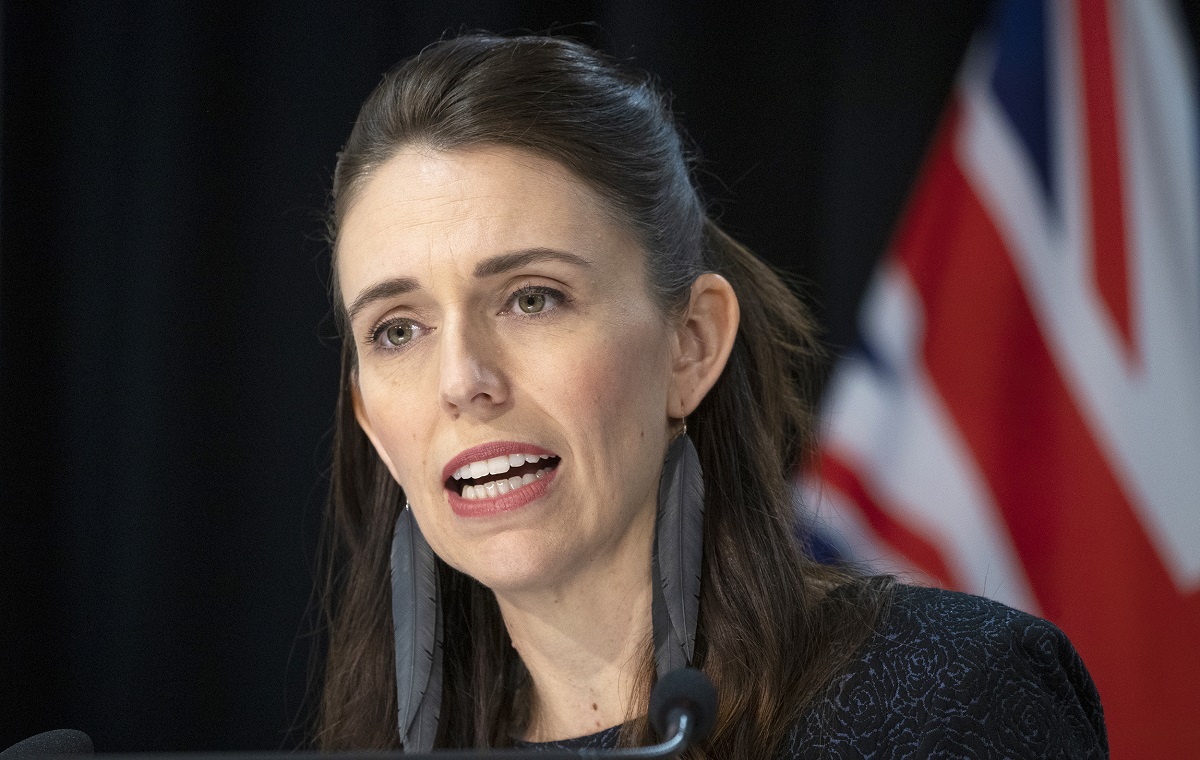 ক্যারিয়ারের মধ্যগগণে থেকেও হঠাৎ বিদায়, জেসিন্ডার পদত্যাগের ঘোষণায় বিস্মিত বিশ্ব