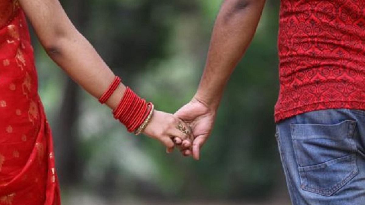 শ্বশুরের সাথে মদপান, ভোররাতে শাশুড়িকে নিয়ে উধাও জামাই