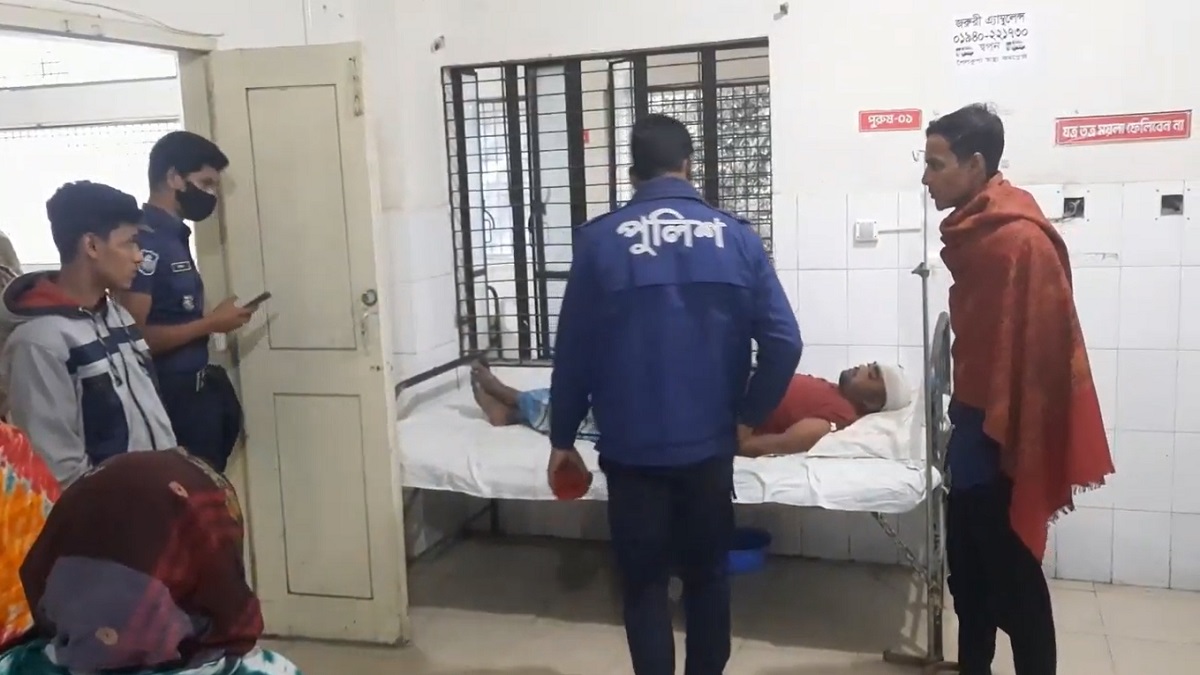 সুন্নতে খৎনার অনুষ্ঠানে দাওয়াত না দেয়ায় হামলা, আহত ৮