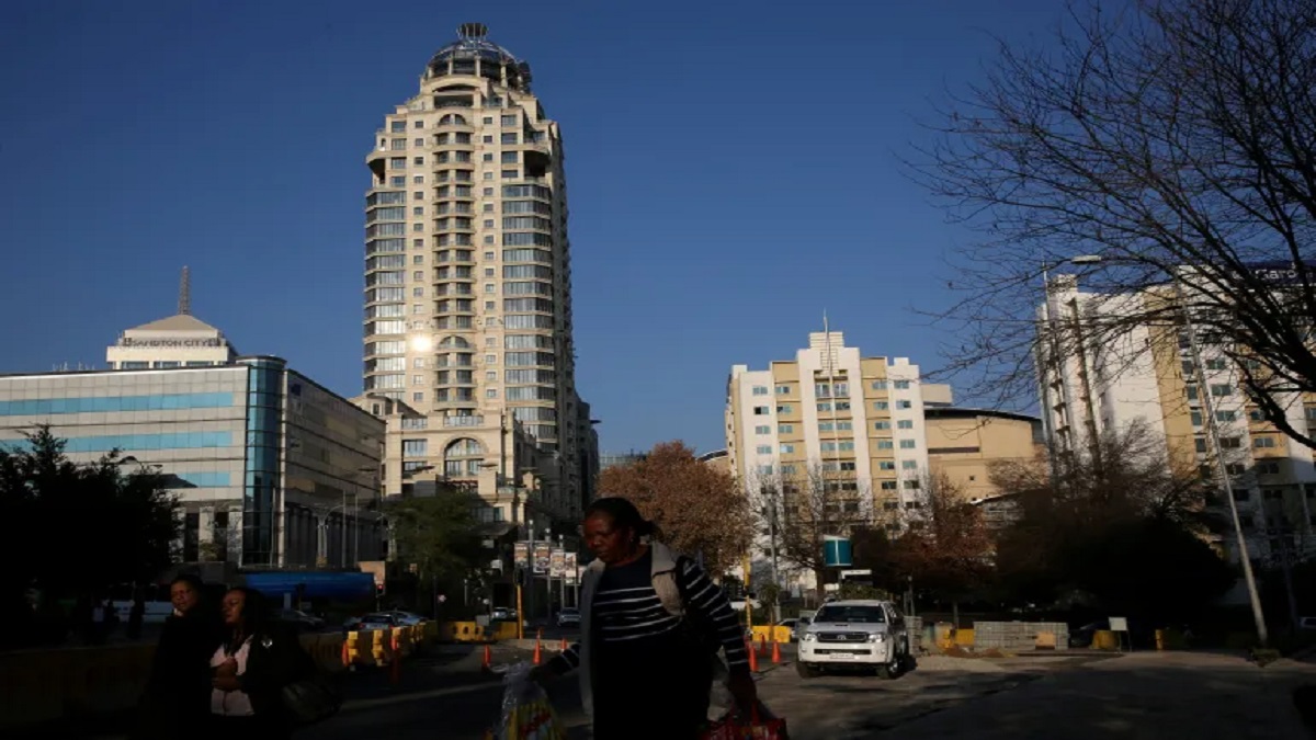 জোহানেসবার্গে প্রথম মুসলিম মেয়র নির্বাচিত