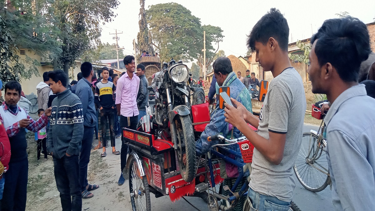 জয়পুরহাটে পিকআপ ভ্যান ও মোটরসাইকেলের মুখোমুখি সংঘর্ষে নিহত ১