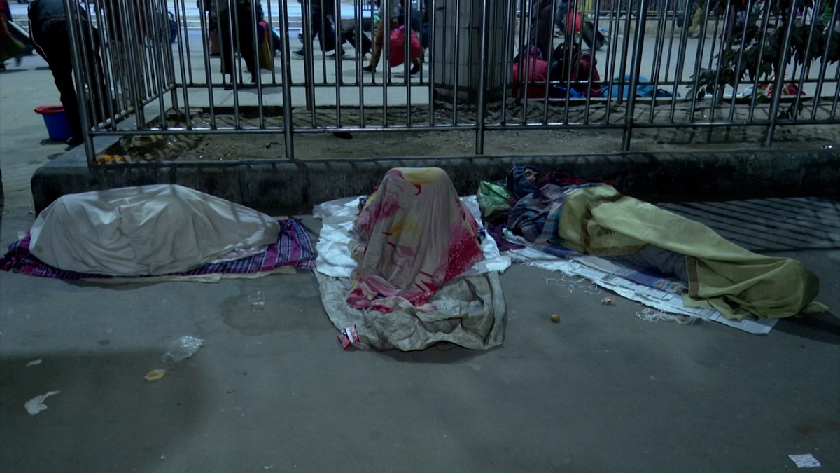 ভোগান্তিতে ছিন্নমূল মানুষ, অপেক্ষা শীতের পোশাকের