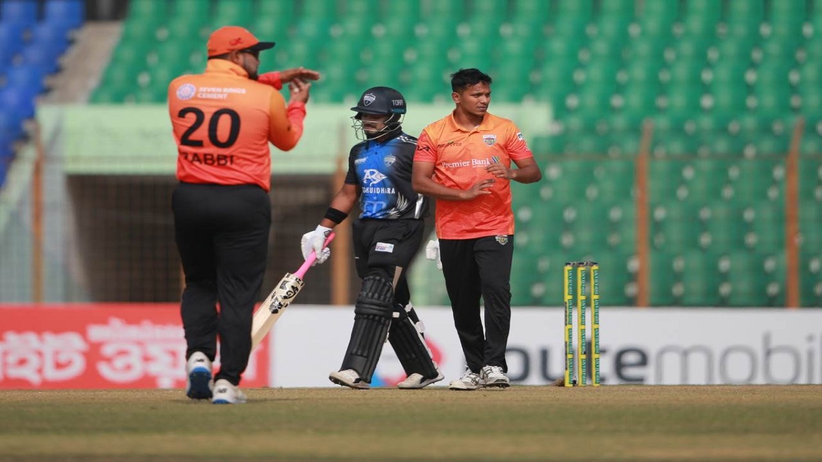 রিয়াজ-বাটের বোলিং তোপে ১২৯ রানে অলআউট রংপুর