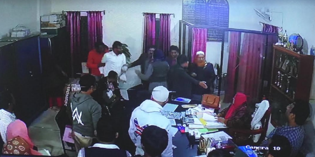 কুড়িগ্রামে শিক্ষককে লাঞ্ছিত করলেন বিএনপি নেতা