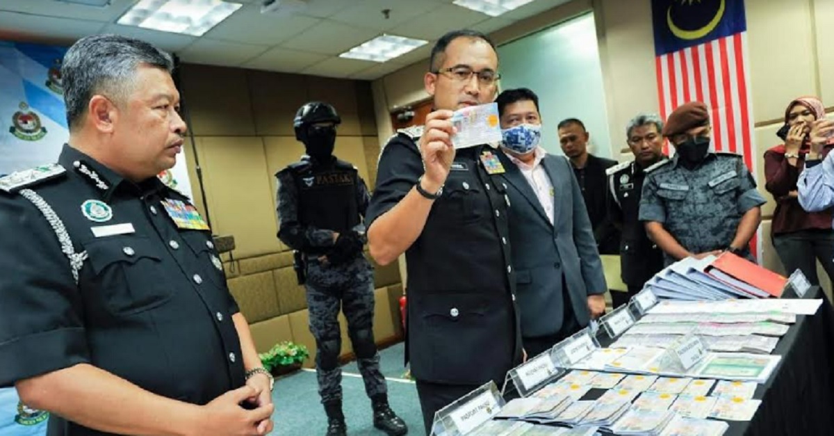 মালয়েশিয়ায় জাল ভিসা তৈরি ও শ্রমিক সরবরাহকারী ৫ বাংলাদেশিসহ গ্রেফতার ৬