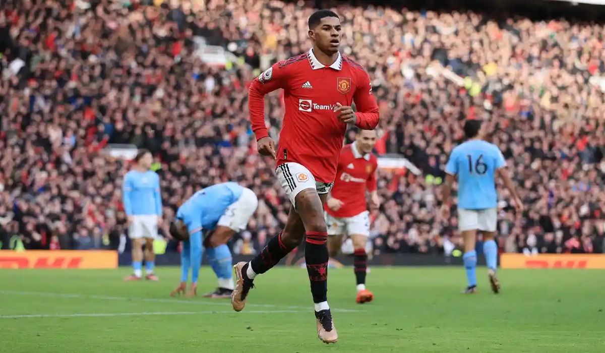 ইউনাইটেডের ৫ মিনিটের ঝড়ে ম্যানচেস্টারের রং ‘লাল’