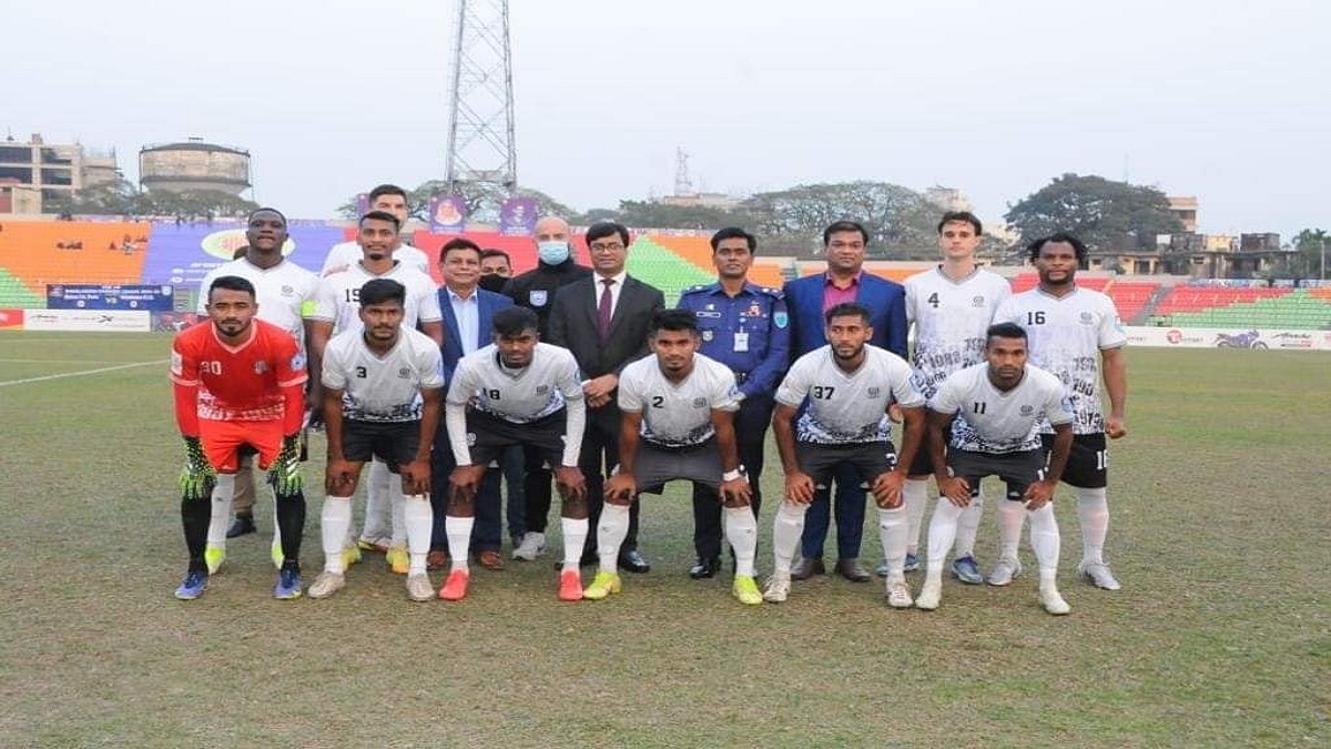 বড় দুর্ঘটনা থেকে রক্ষা পেলেন মোহামেডান ক্লাবের ফুটবলাররা