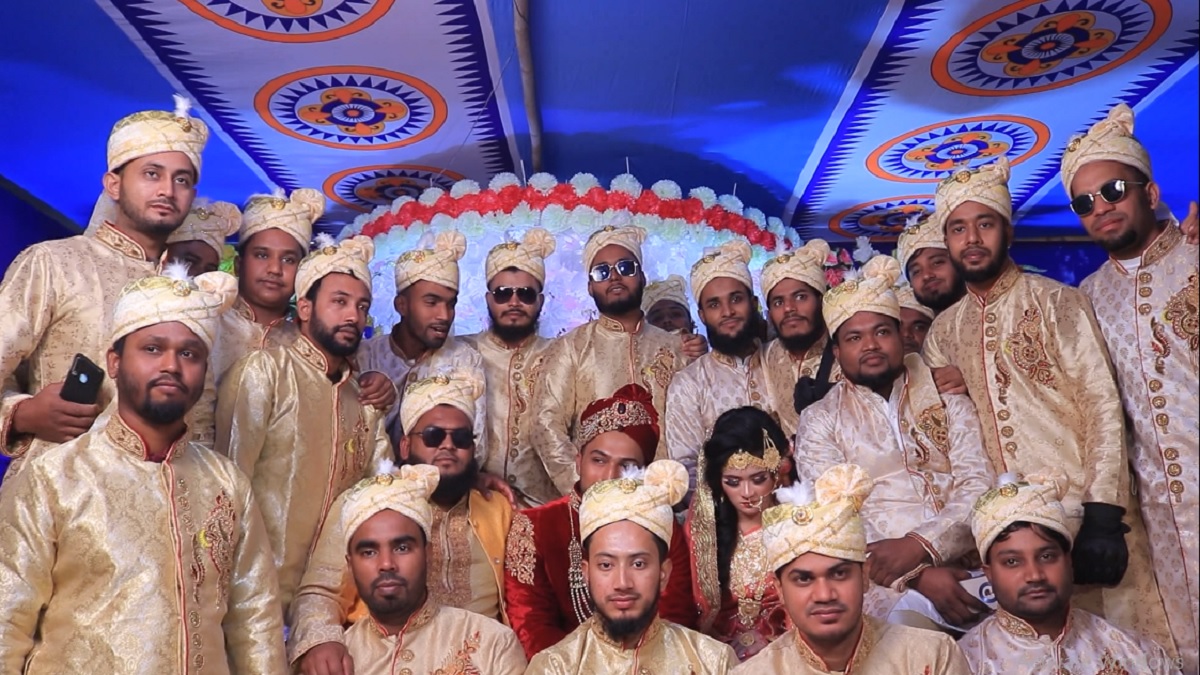 মুন্সিগঞ্জে কনের বাড়িতে এসে হাজির ৭০ বর!