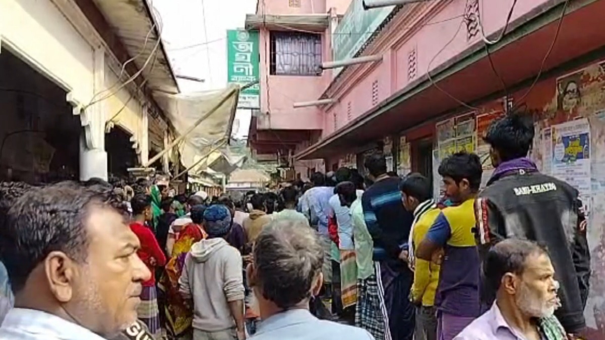 নরসিংদীতে ব্যাংকের ভেতরে মিললো ২ আনসারের মরদেহ
