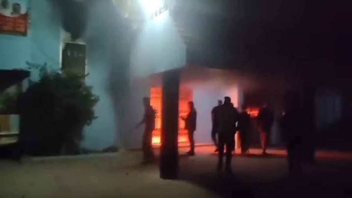 নরসিংদী জেলা বিএনপি কার্যালয় ও যুগ্ম মহাসচিবের বাসভবনে অগ্নিসংযোগ, ভাঙচুর