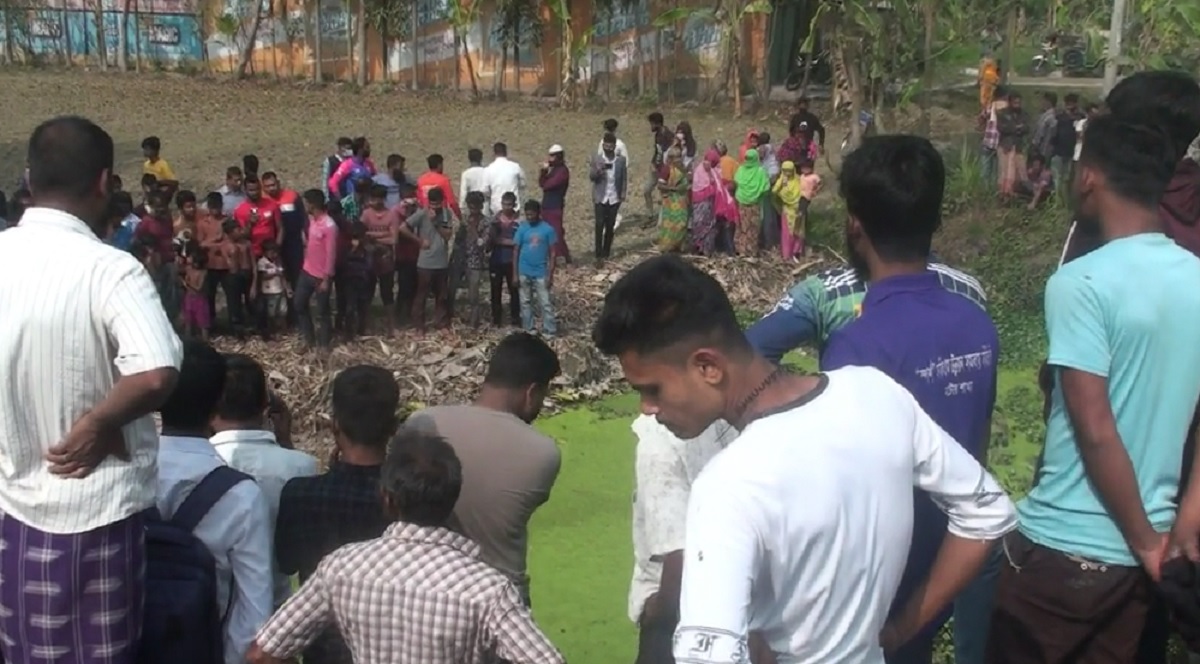 নাটোরে যুবকের অর্ধগলিত মরদেহ উদ্ধার