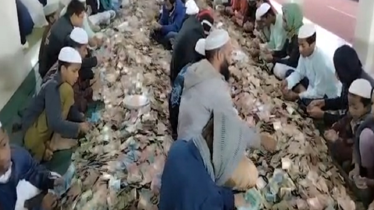 খোলা হয়েছে পাগলা মসজিদের দানবাক্স