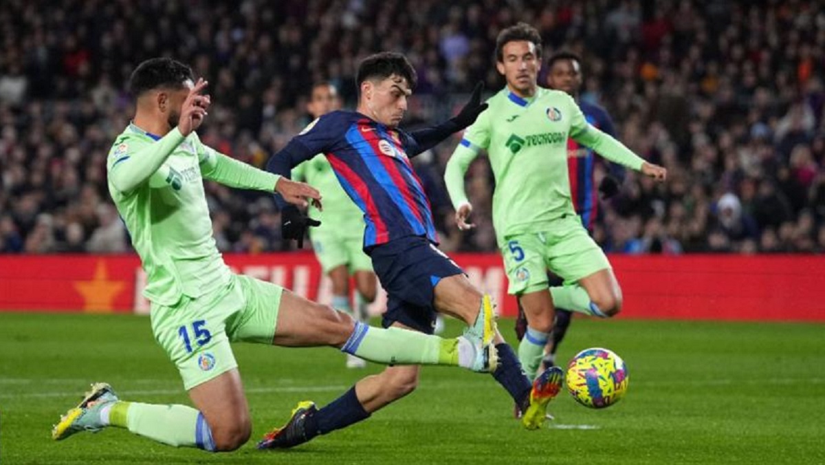 পেদ্রির গোলে গেটাফেকে হারিয়ে শীর্ষে বার্সা