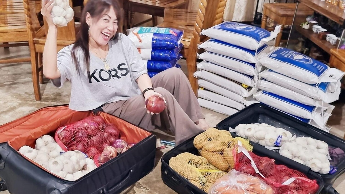 দুবাই থেকে পেঁয়াজ-রসুন কিনে বন্ধুদের উপহার দিলেন ফিলিপাইনের তরুণী