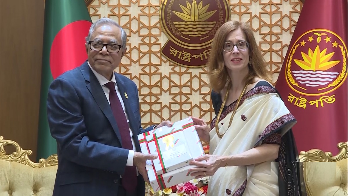 রাষ্ট্রপতির সাথে বাংলাদেশে নিযুক্ত সুইজারল্যান্ডের বিদায়ী রাষ্ট্রদূতের সাক্ষাত