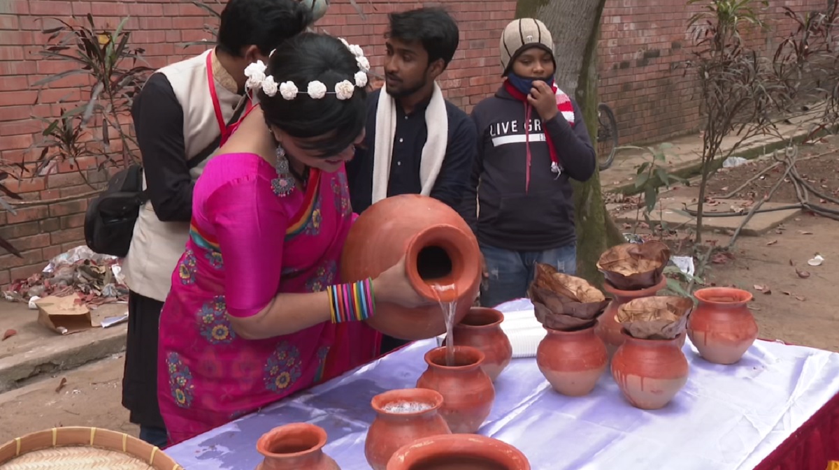 ঢাবির চারুকলা অনুষদের বকুল তলায় রস উৎসব