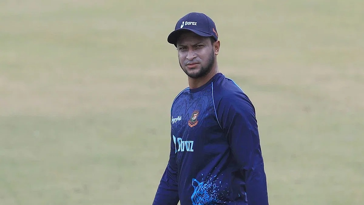 আবারও আম্পায়ারদের সঙ্গে তর্কে জড়ালেন সাকিব