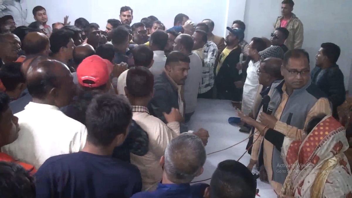 মহাসমাবেশ সফলের প্রস্তুতি সভায় বিএনপির দু’গ্রুপের হাতাহাতি