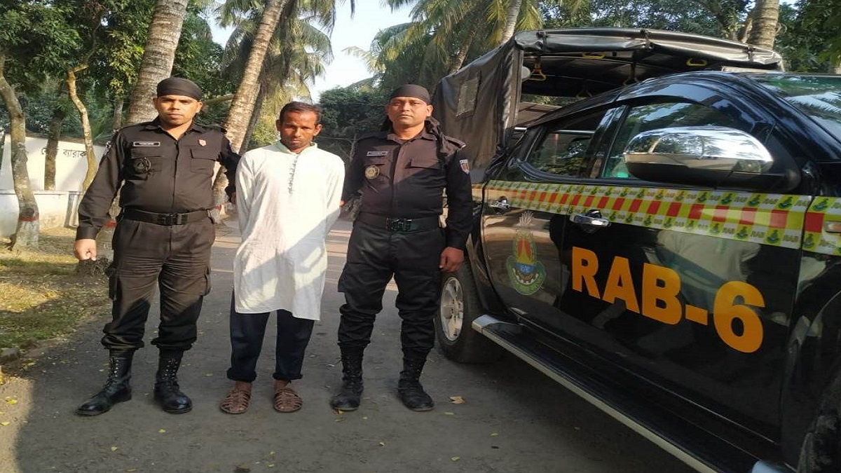 সাতক্ষীরায় দশ বছরের কারাদণ্ডপ্রাপ্ত মাদক ব্যবসায়ী আটক