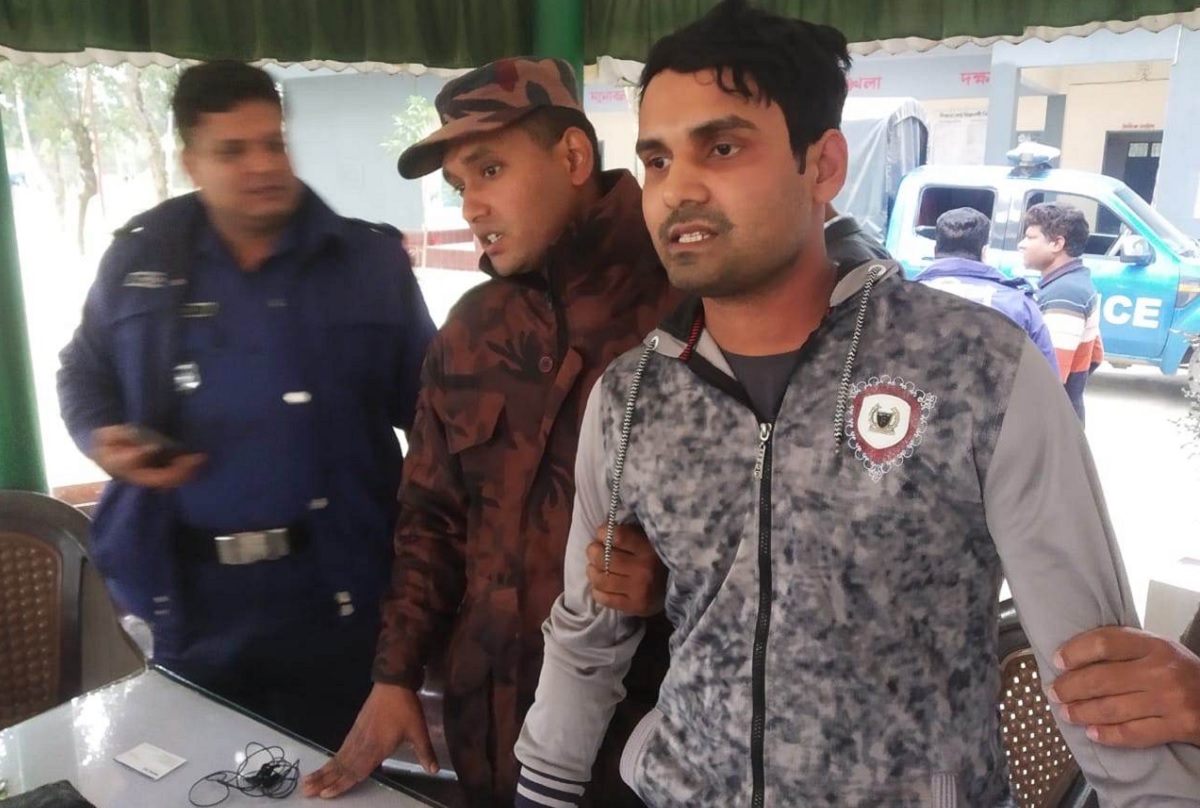 সাতক্ষীরায় এনএসআই পরিচয়দানকারী প্রতারক আটক