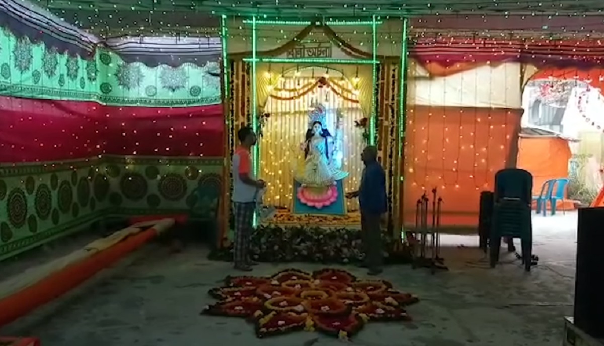বর্ণাঢ্য আয়োজনে উদযাপিত হচ্ছে সরস্বতী পূজা