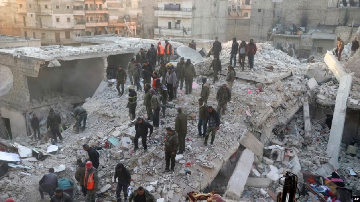 সিরিয়ায় ভবন ধসে শিশুসহ নিহত অন্তত ১৩
