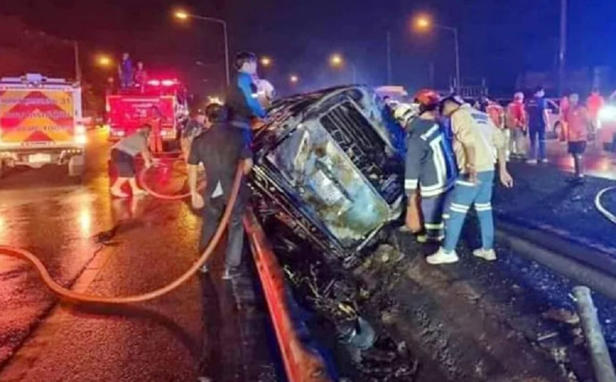 থাইল্যান্ডে সড়ক দুর্ঘটনা, দুই শিশুসহ নিহত ১১