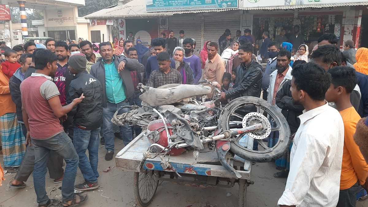 ঠাকুরগাঁওয়ে ট্রাকের চাকায় পিষ্ট হয়ে দুই মোটরসাইকেল আরোহী টুকরো টুকরো