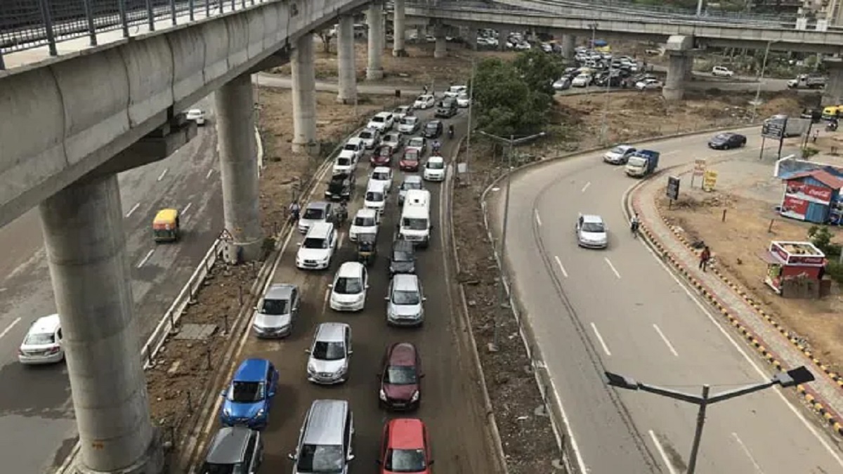 ট্র্যাফিক সিগন্যালে অতিরিক্ত হর্ন বাজানোয় নারীকে হত্যার হুমকি