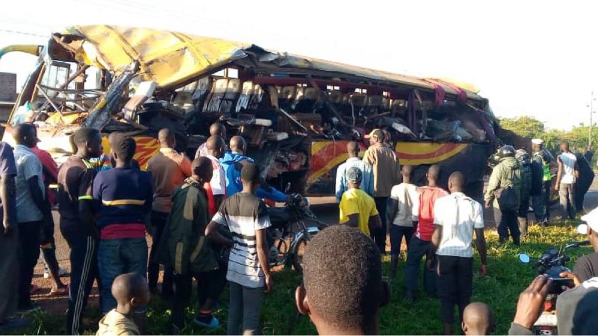 কেনিয়া-উগাণ্ডা সীমান্তে বাস খাদে পড়ে নিহত ২১