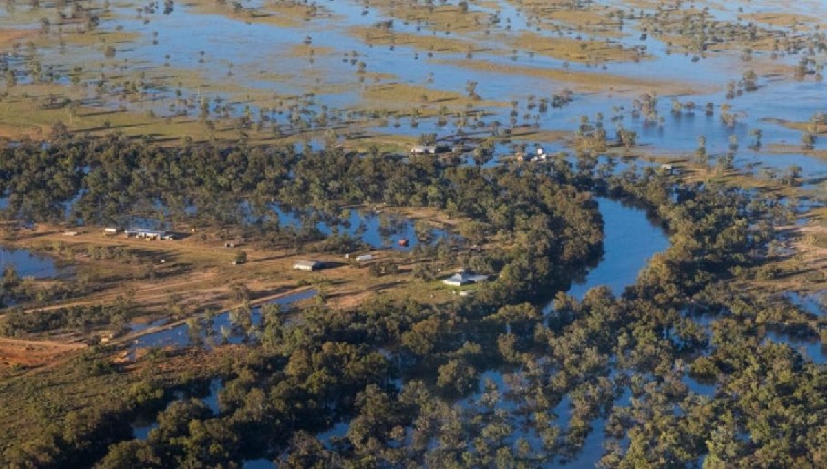 নিজেদের ইতিহাসে ভয়ংকরতম বন্যার সাথে লড়ছে পশ্চিম অস্ট্রেলিয়া