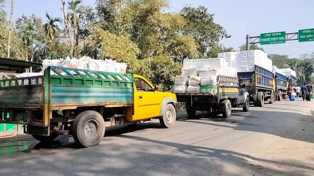 ভারত নিষেধাজ্ঞা প্রত্যাহার করায় সোমবার থেকে ত্রিপুরায় মাছ রফতানি শুরু