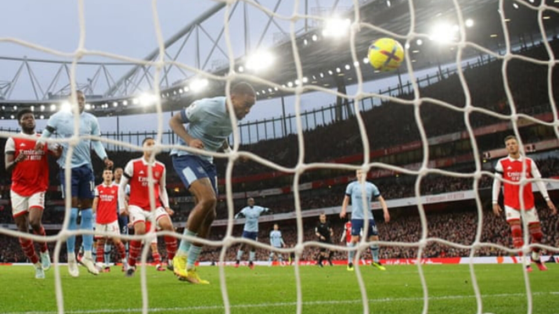 ঘরের মাঠে ব্রেন্টফোর্ডের বিপক্ষে ড্রতেই সন্তুষ্ট থাকতে হলো আর্সেনালকে