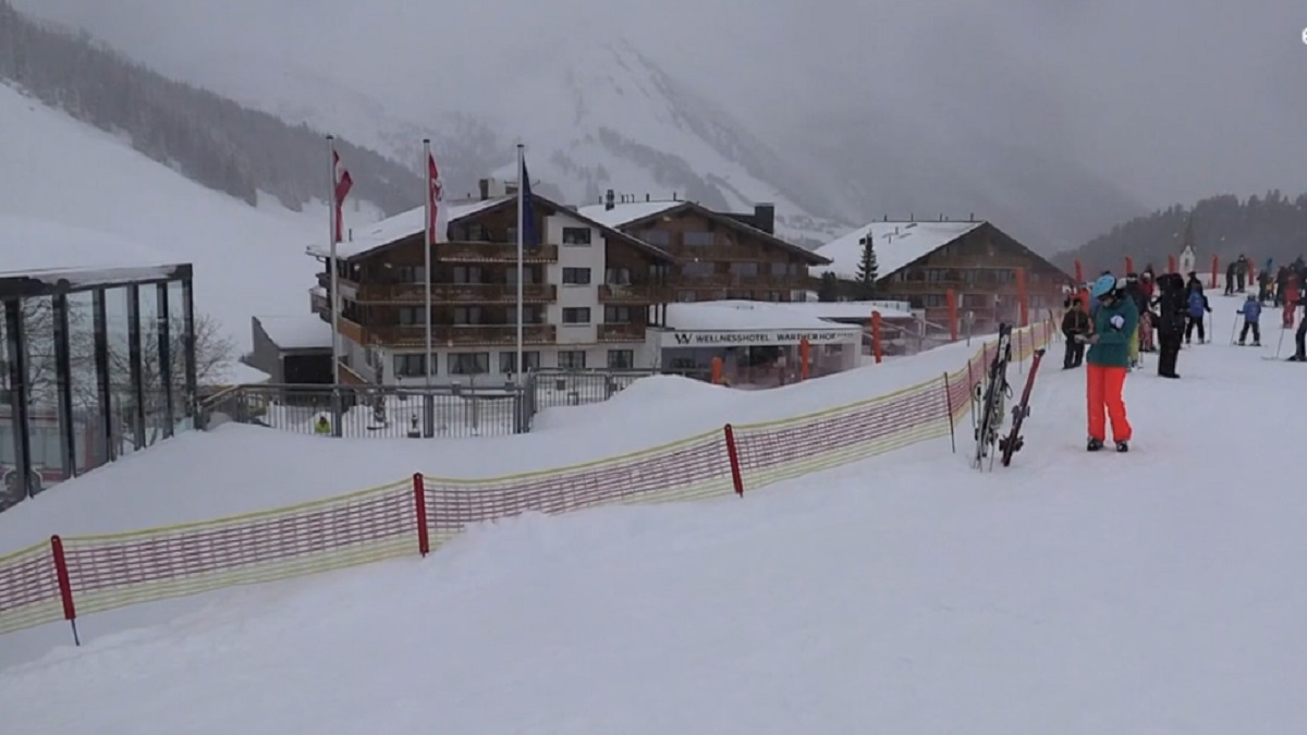 আল্পস পর্বতমালায় বরফধসে প্রাণ হারালেন ১০ পর্বতারোহী