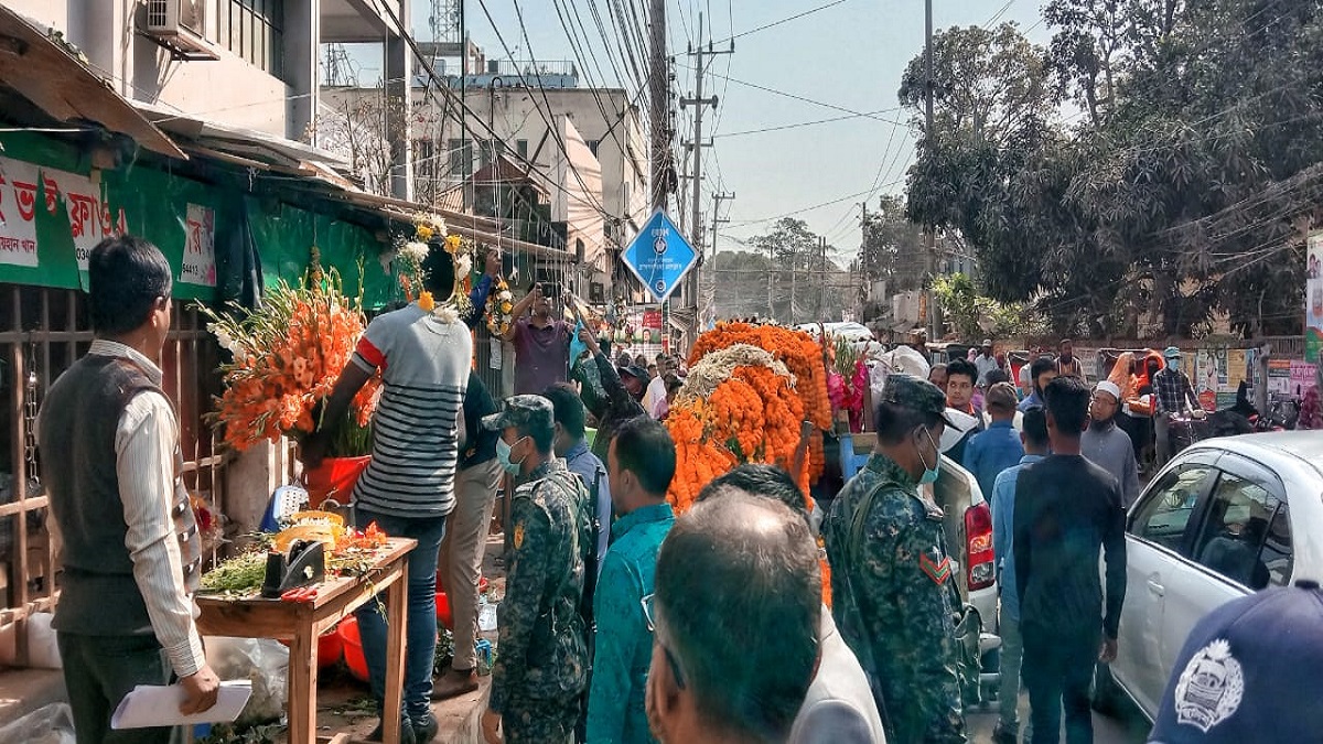ব্রাহ্মণবাড়িয়ায় ফুটপাতে ফুলের দোকান দেয়ায় ২ জনের কারাদণ্ড