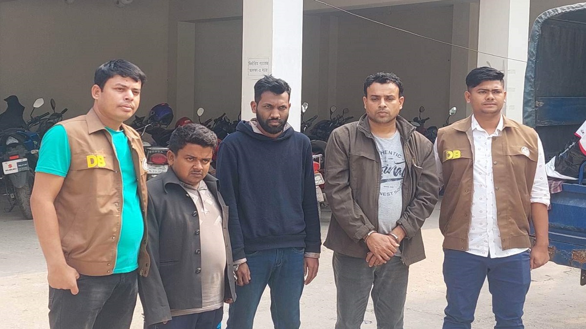 নরসিংদীতে বিক্রির সময় ৬ চোরাই মোটরসাইকেল উদ্ধার, গ্রেফতার ৩