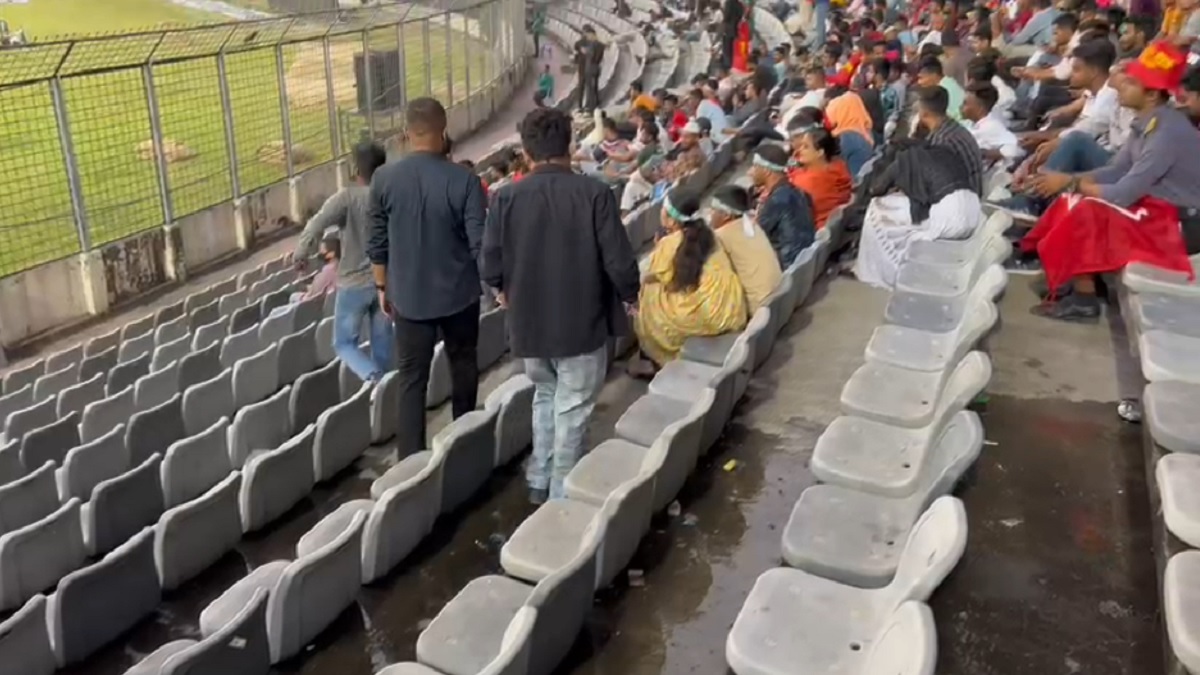 বিপিএলে অব্যবস্থাপনা: দর্শক গ্যালারিতে টয়লেটের পানি!